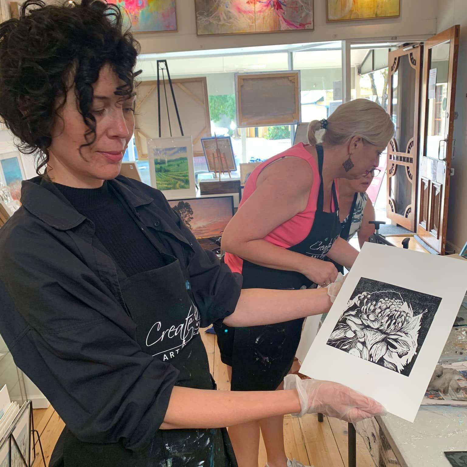 Linoprinting in action